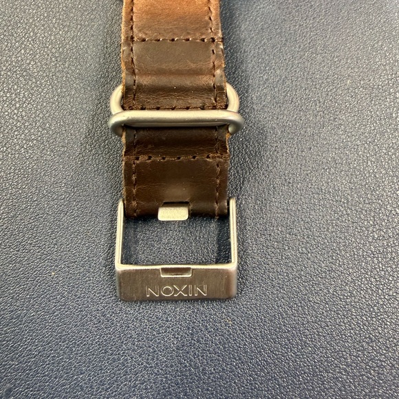 Nixon The Corporal “Take Charge” 100M SS Japan 13B Watch Horween Leather Band - Picture 3 of 7